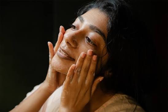 Facial skincare treatment illustrating a gentle routine for oily and combination skin