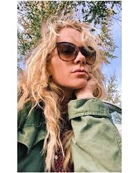 Kat Avery's Instagram, Twitter & Facebook