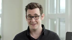 Jason Chatfield explaining the differenced between Wacom Cintiq and the  Wacom Cintiq Pro