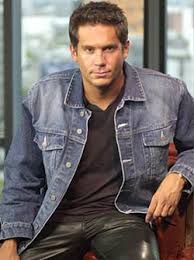 A través de su cuenta de instagram, arath de la torre subió unas imágenes, una de ellas es de su papá y en la siguiente se observa la urna que contiene sus cenizas, foto que fue tomada en una misa en … Filme Von Arath De La Torre Auf Cines Com