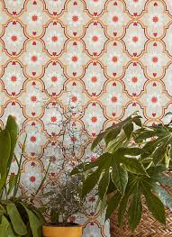 Giving depth to a surface is the challenge that often arises when choosing a wallpaper. Tapete Efigenia Sonnengelb Tapeten Der 70er