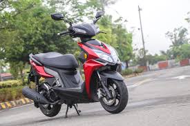 Race your opponents to the finish line, drift, sprint and win, then buy new car and get ready for some tuning. æ–°è»Šå¿«å ± 2017 Kymco Racing S 150 ç¾èº«