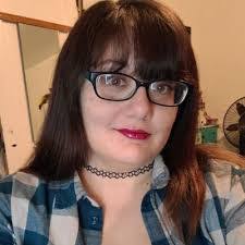 Leanne Hewitt's Instagram, Twitter & Facebook