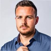 Sharon Dinges's Instagram, Twitter & Facebook