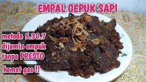 750 gr daging sapi (pakai sengkel, paha), 1500 ml santan sedang, 3 lbr daun salam, 2 btg sereh, 2 sdm air asam jawa, secukupnya gula merah disisir, secukupnya garam, gula, 12 btr bawang merah, 6 siung bawang putih, 4 btr kemiri, sejempol lengkuas, 2 sdm ketumbar. Resep Empal Gepuk Sapi Empuk Tanpa Presto Youtube