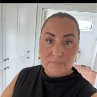 100+ perfiles de «Angelucci»