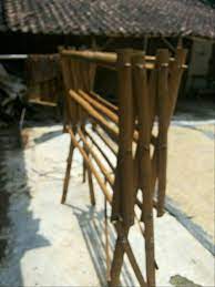 Batangan bulat, batang belah dua atau terms: 30 Ide Model Jemuran Baju Dari Bambu Maria Space