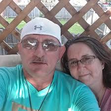 Jennifer Nettles posted this no makeup selfie and some people were very  rude about it! Post your no makeup selfie below to support for natural  beauty!