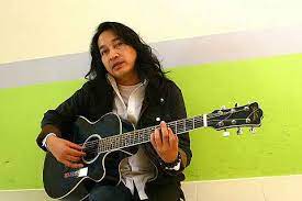 Lihat akhirnya anak tampil dedah punca sebenar pemergian pak long selagi ada rindu. Bile Si Jenglott Bersuara Selagi Ada Rindu By Pak Long Guitar Chords
