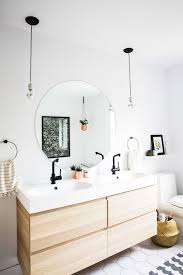 This Bathroom Is So Perfect Cette Chambre De Bain Est Tellement Parfaite Interior Design By Buk Nola In 2020 Ikea Bathroom Modern White Bathroom Ikea Godmorgon
