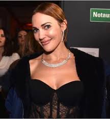 Peki oyunculuğu ile gönüllere taht kuran attığı her paylaşımı ile olay olan meryem uzerli kimdir? Meryem Uzerli Ikinci Bebegine Hamile Meryem Uzerli Nin 5 Aylik Hamile Oldugu Ortaya Cikti Meryem Uzerli Nin Bebeginin Babasi Kim Son Dakika Haberler