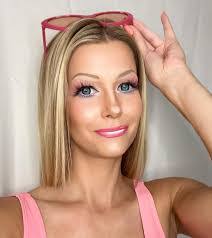 Alicia Henderson's Instagram, Twitter & Facebook