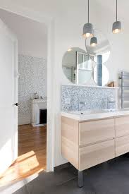 Maison Des Annees 30 A Lyon Personnalisee Avec Son Charme Preserve En 2020 Maison Meuble Vasque Deco Maison Ancienne