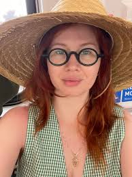 Hi everyone! I'm posting here to have a look for potential participants for  some research I'm doing. My name is Lara and I am a master's student  researching sustainable crafts. I am