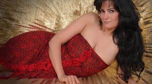 راقصة مصرية ترشح نفسها للانتخابات في نفس دائرة الرئيس | إرم نيوز