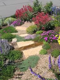 Garten Am Hang Anlegen Und Schone Hangbeete Bepflanzen Garten Ideen Garten Und Garten Am Hang