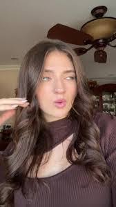 Leanna Foley's Instagram, Twitter & Facebook