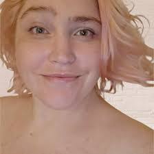 Kelsey Carvalho's Instagram, Twitter & Facebook