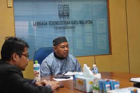 Peruntukan lembaga kemajuan ikan malaysia (lkim) dipotong daripada rm156 juta kepada rm143 juta. Tingkatkan Industri Ukiran Tradisional Bot Kayu