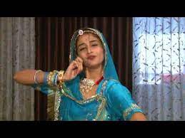 Padman Movie Artist Parul Chouhan Performs Dance On Aur Rang De Youtube Dance Movies Mp3 Song