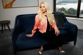 Jul 14, 2021 · erika jayne was photographed running errands tuesday as she hit up a market and lugged groceries into her los angeles rental home. Erika Jayne Tom Girardi Split After 21 Years Of Marriage Billboard