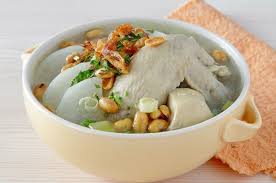 Sepintas, soto yang berbahan dasar daging sapi ini hampir sama dengan jenis soto yang lain, tetapi yang membuatnya berbeda adalah adanya tambahan lobak dan nah buat yang kangen sama soto bandung, yuk berkreasi membuat soto favorit orang sunda ini di rumah bersama resep dari endeus. Cobain Deh 5 Resep Soto Ayam Lezat Yang Cocok Untuk Musim Hujan Semua Halaman Sajian Sedap