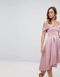 Se vuoi rendere indimenticabile una serata speciale, come il ballo di fine anno o una cerimonia, scegli un vestito elegante e unico come te. Abiti Asos Cerimonia Daf9b8