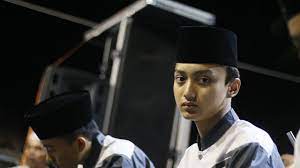 Grup sholawat ini lahir dari pondok pesantren nurul qodim kalikajar paiton di kota probolinggo. Download Versi Terbaru Jangan Bilang Ilove You Voc Gus Azmi Askandar Syubbanul Muslimin Mp4 3gp Hd Naijagreenmovies Fzmovies Netnaija