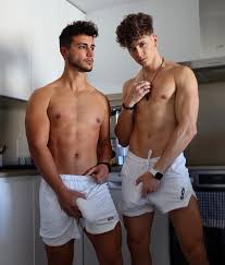 MR BROWN 210k в Twitter: „RT if you want touch us 😏 @yarikSpa  https://t.co/7JhRTGNuqH https://t.co/i8xRAIxVla“ / Twitter