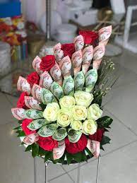 باقة ورد طبيعي مع فلوس