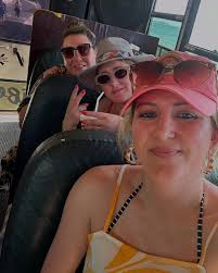 🍷👑📚 Katie Floyd Lloyd 🦄🔮🦀 (@katiefloydlloyd) • Instagram photos and  videos