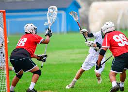 Los equipos se colocan en fila y se mueven hacía una línea de conos a la vez que pasan el balón. Lacrosse En Que Consiste Este Deporte Y Reglas Del Juego