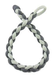 Learn how to tie a 4 strand paracord braid with a core and buckle. Four Strand Diamond Braid Extract From Crafting With Paracord By Chad Poole How To Make A Techniques