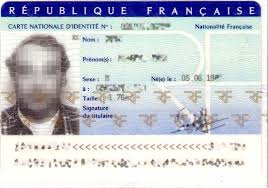 Une photo d'identité conforme aux normes; A L Approche Des Vacances Pensez A Renouveler Carte Nationale D Identite Et Passeport Imaz Press Reunion L Actualite De La Reunion En Photos