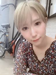 湊 莉久 on X: 久々にハイトーンにしたら会う人会う人に花実と間違えられる t.coZ7AcDhH1UI  X