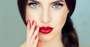 Wer grüne augen richtig zu schminken weiss, erzeugt einen ganz besonderen effekt. Blaue Augen Schminken Tipps Fur Das Perfekte Make Up