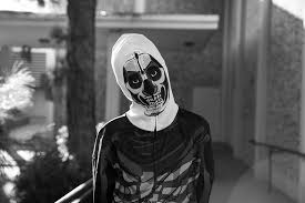 Fortnite's halloween event is creeping closer, carrying a cryptful of spooky skins along with it. Mask Fortnite Hoodie Skeleton Boy Child Target Portrait Halloween Costume Pxfuel