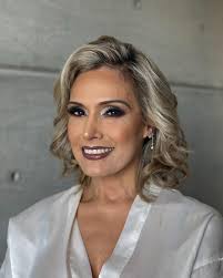 El maquillaje de la mamá de la novia es tan especial como ella misma.  Creamos looks que complementen a la perfección el día más importante de su  hija. Es un honor ser