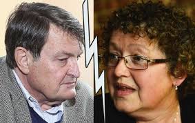 Března 1945 stříbrná skalice) je český hudebník, kytarista, pianista, dirigent, kapelník,skladatel, textař, hudební aranžér, zpěvák a podnikatel. Proc Staidl Odepsal Goldu Ivete Skodila A Artura Si Tahala Do Postele Ahaonline Cz