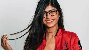 Mia khalifa and her fiancé robert sandberg started a new tradition. Mia Khalifa Got Married News Crab Dailyhunt
