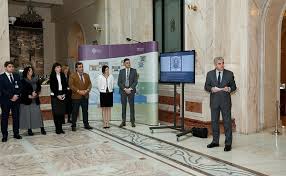Platon a abordat retorica drept o ştiinţă a comunicarii şi a emis teoria conform căreia în cadrul comunicării umane se disting trei etape. Muzeul Bancii Nationale A Romaniei Dedica O Expozitie Celor 200 De Ani De La Nasterea Lui Nicolae Balcescu