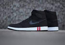Paris che del racing club, due formazioni storiche della capitale francese. Air Jordan 1 Retro High Og Paris Saint Germain Psg Arriving This Weekend Kicksonfire Com