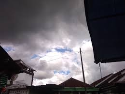Gambar langit angin suasana cuaca gumpalan awan padat abu. Cipta On Twitter Birunya Langit Terhalang Awan Kelabu Dan Rindunya Hati Terhambat Jarak Dan Waktu Quoteoftheday Pesanuntukmantan