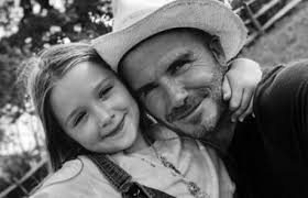 David Beckham posta foto cortando o cabelo da sua filha