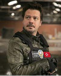 Arka sokaklar'da iç kanama geçiren rıza baba'nın damadı ali'nin ameliyat sırasında kalbi duruyor. Arka Sokaklar Fan Sayfasi V Instagram Ekip Hakan I Kurtarabilecek Mi Arkasokaklar Heyecan Dolu Merakla Beklenen Yen Jon Snow Character Fictional Characters