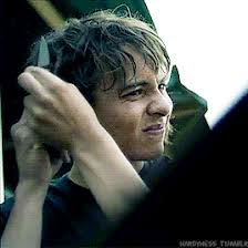 Fear the walking dead → Nick cutting his hair “It was tricky, because we've  seen the hero moments where someone shaves their...