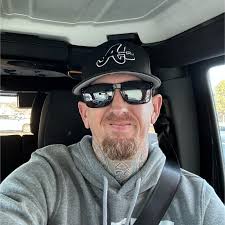 Darcy Vandever's Instagram, Twitter & Facebook