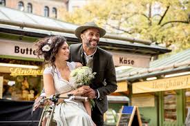 Newsnew & aktionen rund um das thema hochzeit du interessierst dich bei deiner hochzeitsplanung. Hochzeits Shopping Heiraten In Tracht Das Almliebe Gipfeltagebuch