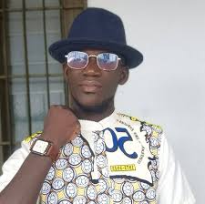 Akwaba dans le Sud Comoé... Je suis Ello Henoc Joël originaire du royaume  Abouré plus précisément Bonoua. Je suis fier de vous présenter ma tenue qui  se porte généralement lors des grandes