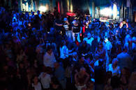 Resultado de imagen para "largas filas para entrar" discoteca